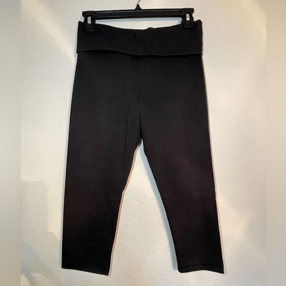 Victoria Secret Pink capri leggings. Black, size small.